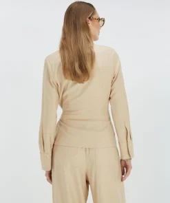 BENTHE fitted blazer met striksluiting - light sand