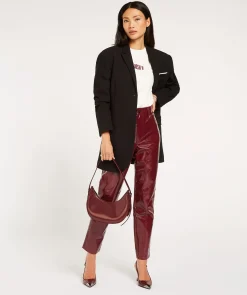 BO high rise girlfriend broek in lak look - berry red