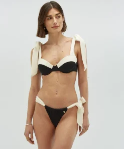 KALILA bikinitop met voorgevormde cups - black creme white