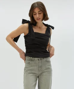 LIVY fitted top met strikbandjes - black
