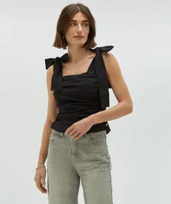 LIVY fitted top met strikbandjes - black