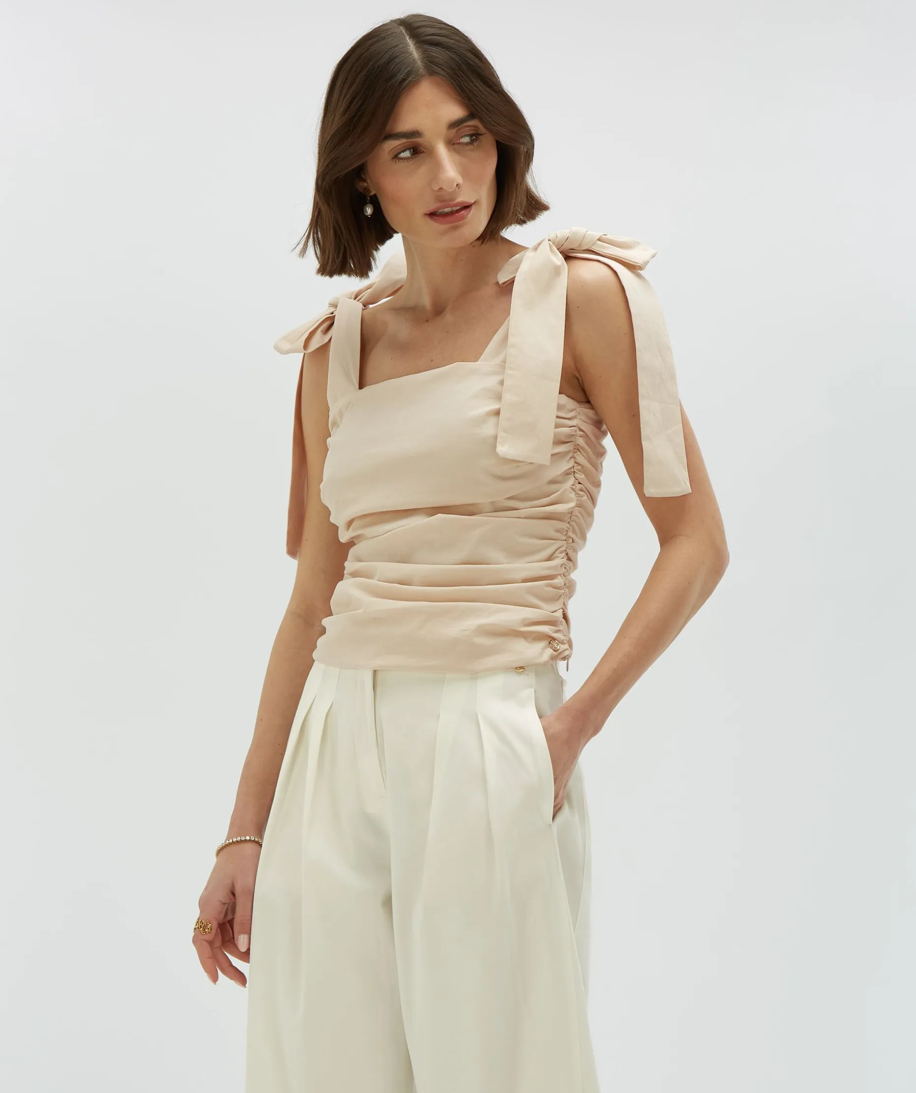 LIVY fitted top met strikbandjes - ecru